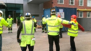 Tanzende Bauarbeiter - Arbeiten Schweden glcklicher? Bildquelle: WDR Video
